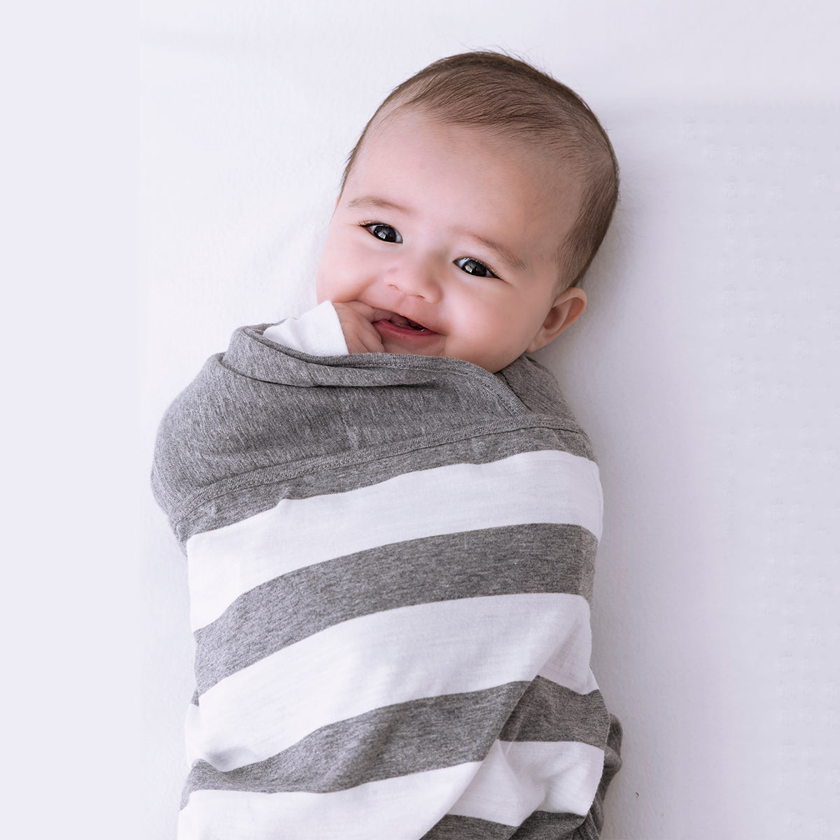 Swado - baby swaddled with one hand free, for sucking & self-discovery